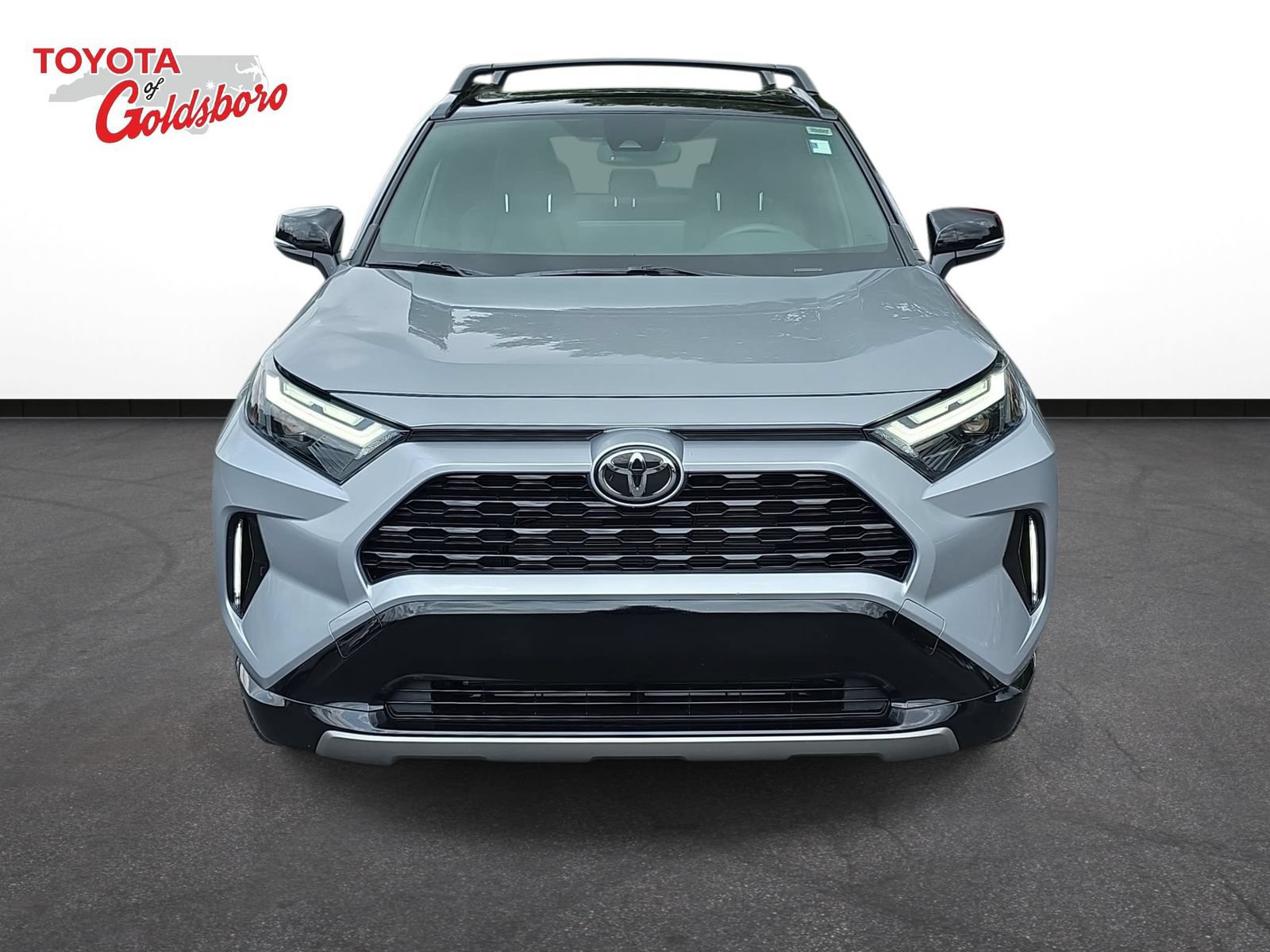 Used 2025 Toyota RAV4 XSE AWD/4WD image 2
