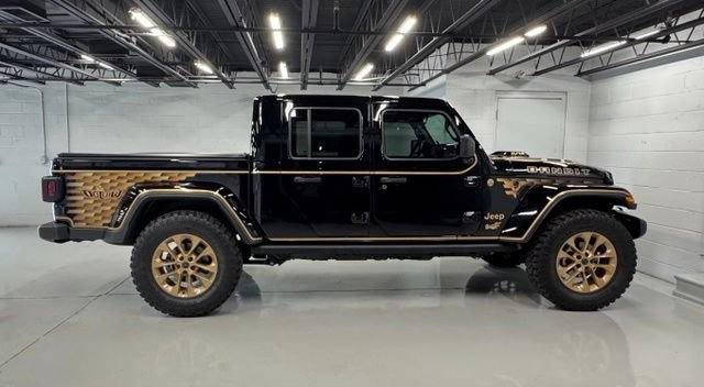 Used 2025 Jeep Gladiator Sport AWD/4WD image 7