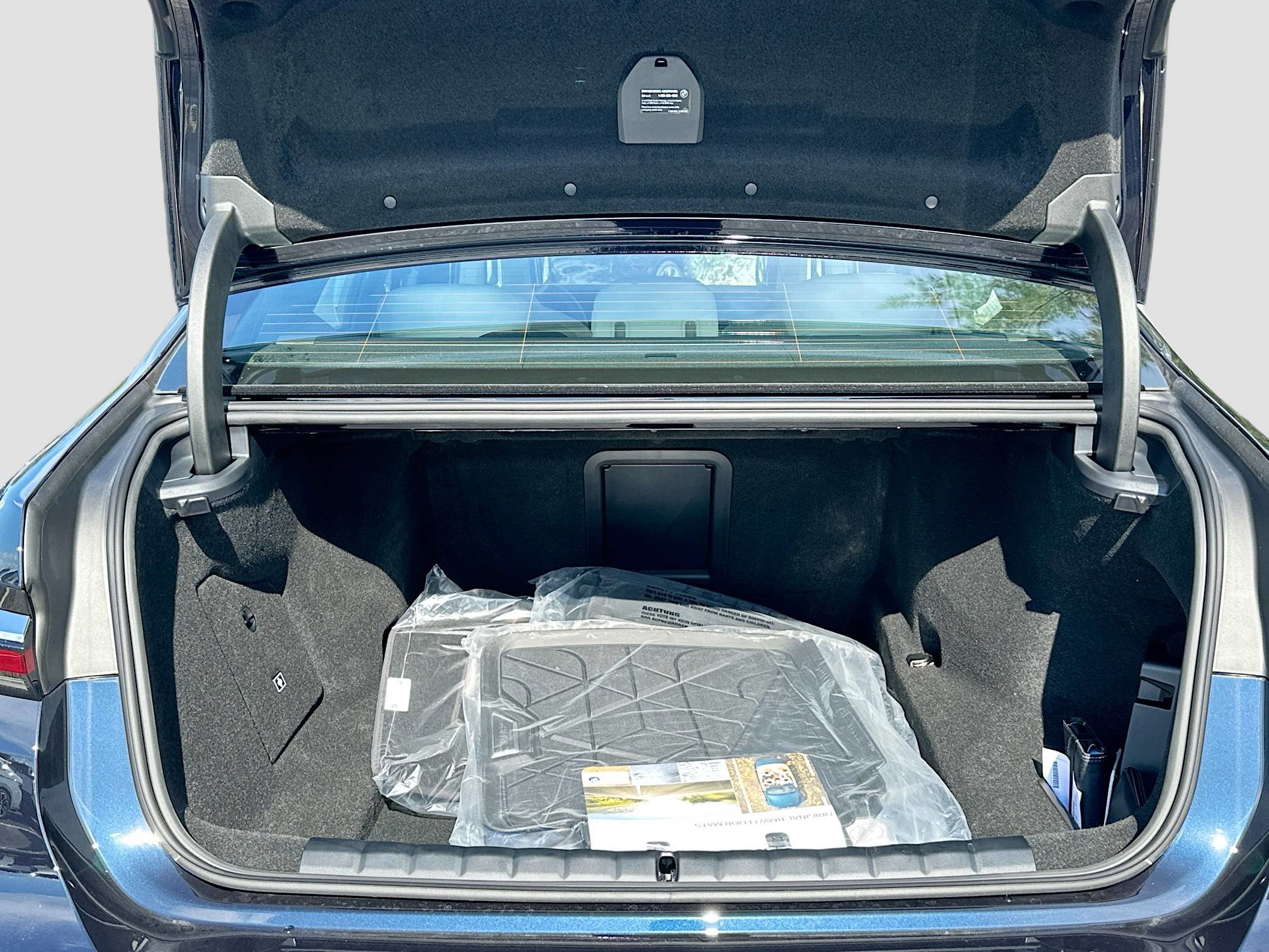 New 2026 BMW 750e xDrive image 22