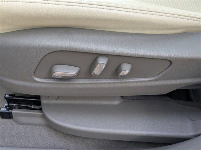 Used 2025 Cadillac XT6 Premium Luxury image 13