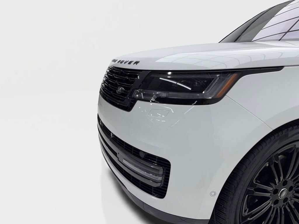 Used 2023 Land Rover Range Rover Long Wheelbase SE image 4