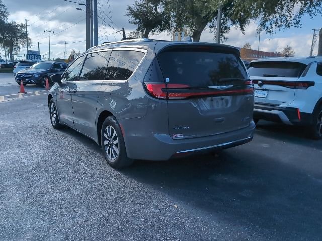 Used 2021 Chrysler Pacifica Touring-L w/ Uconnect Theater Family Group image 4