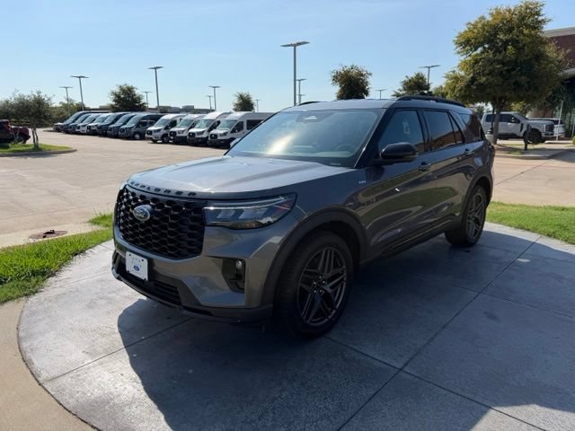 Used 2025 Ford Explorer ST-Line w/ ST-Line Street Pack AWD/4WD image 3