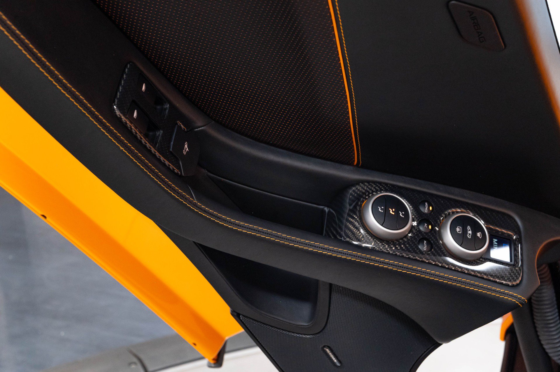 Used 2015 McLaren 650S Spider RWD image 6