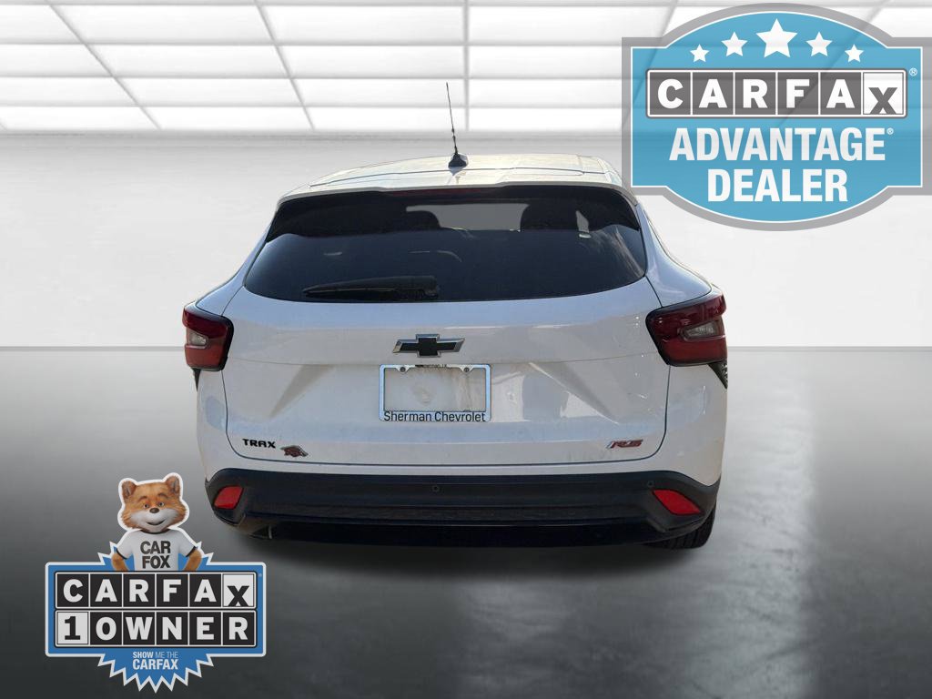 Used 2025 Chevrolet Trax RS w/ Sunroof Package FWD image 4