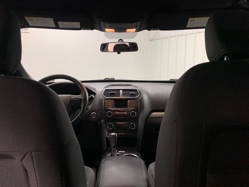 Used 2018 Ford Explorer XLT AWD/4WD image 23