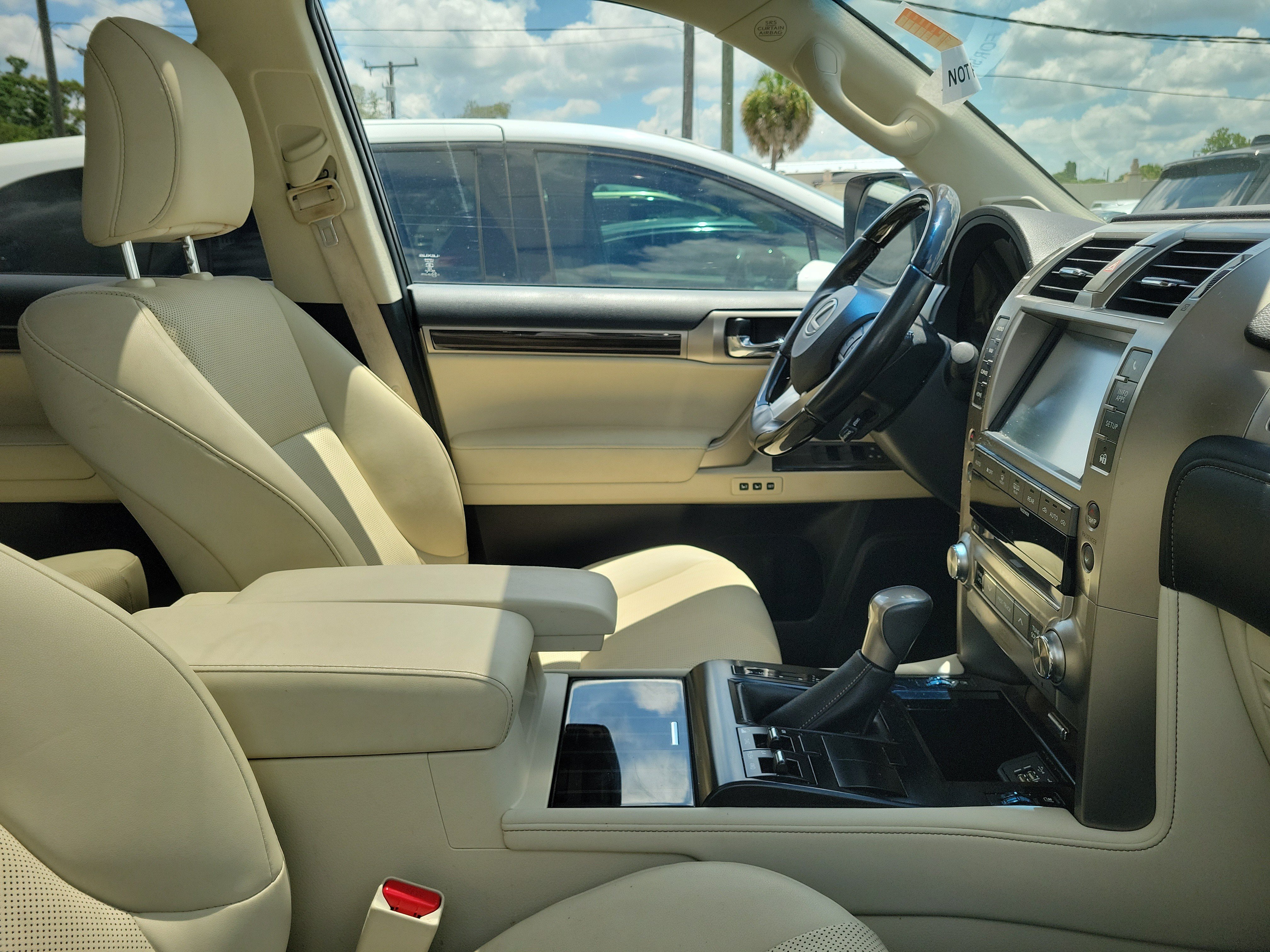 Used 2021 Lexus GX 460 Premium w/ Accessory Package AWD/4WD image 10