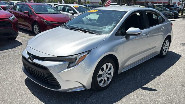 Used 2025 Toyota Corolla LE FWD image 3