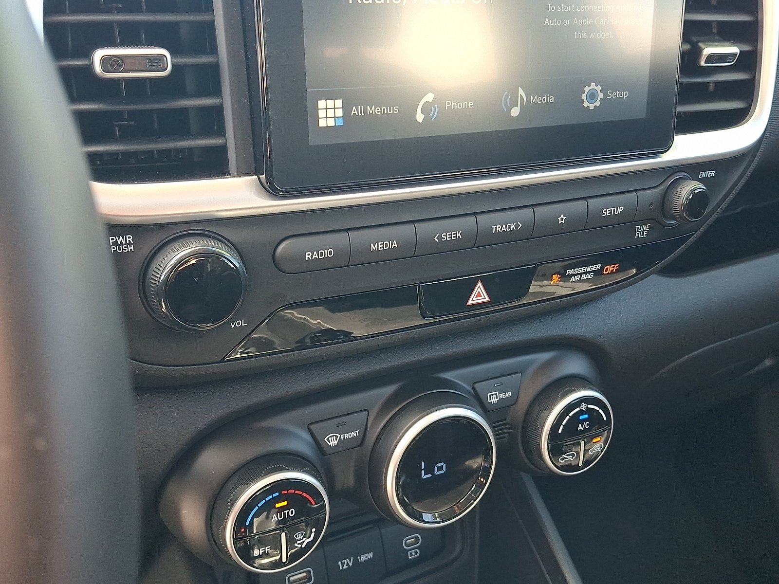 Certified 2025 Hyundai Venue SEL FWD image 16