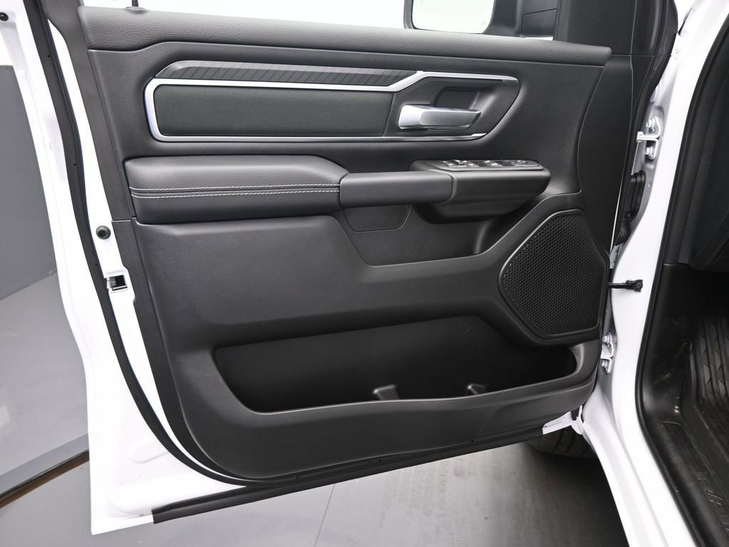 New 2026 RAM 1500 4x4 Crew Cab image 14