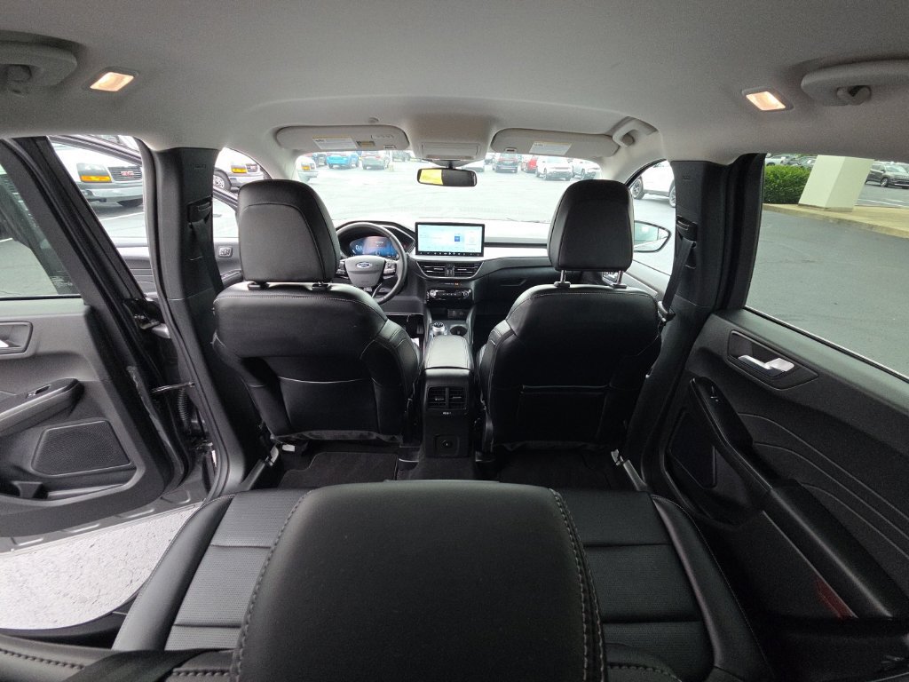 Used 2025 Ford Escape Platinum AWD/4WD image 22