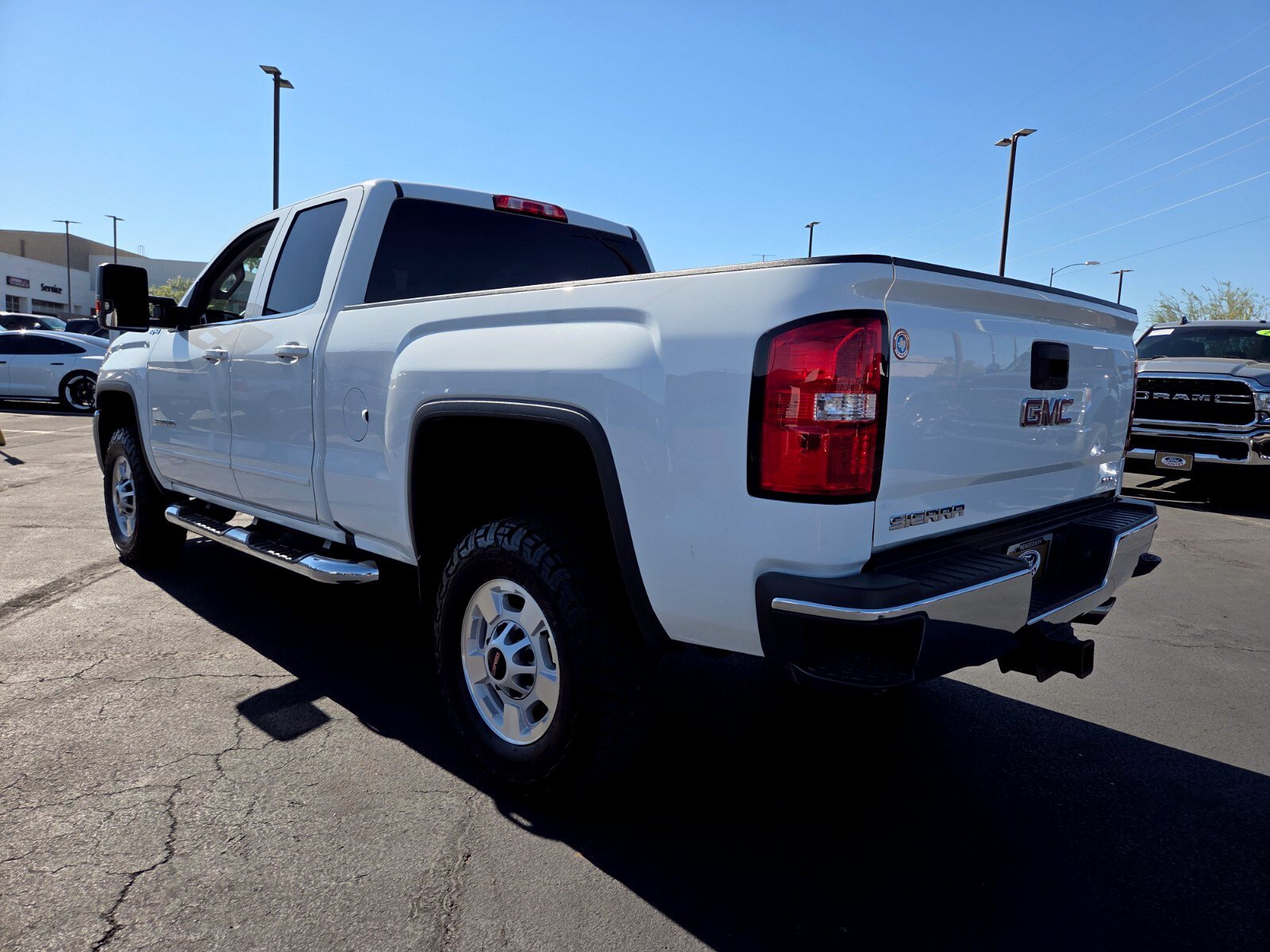 Used 2017 GMC Sierra 2500 SLE w/ HD SLE Preferred Plus Package AWD/4WD image 4