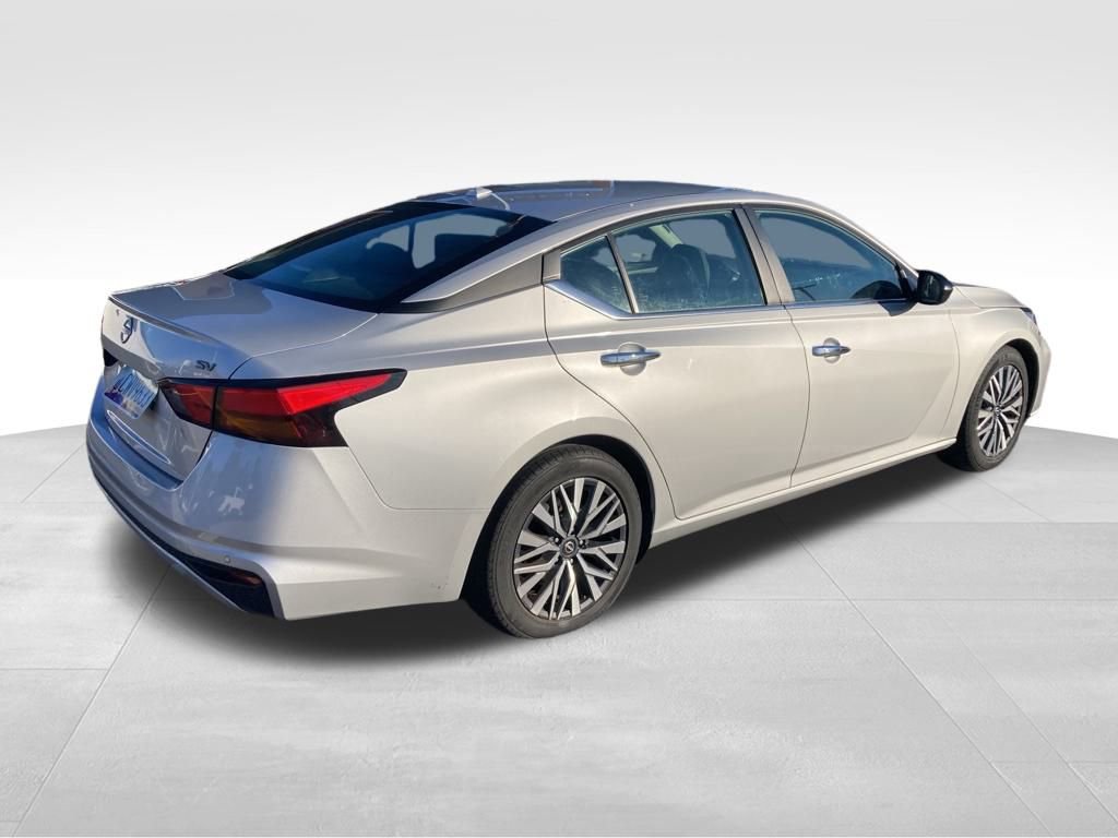 Used 2024 Nissan Altima 2.5 SV image 5