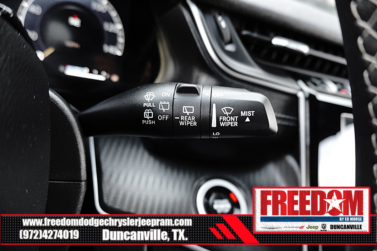 Certified 2025 Jeep Grand Cherokee L Laredo RWD image 32