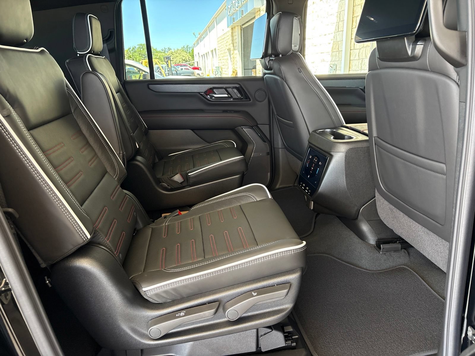 New 2026 GMC Yukon XL AT4 Ultimate AWD/4WD image 26