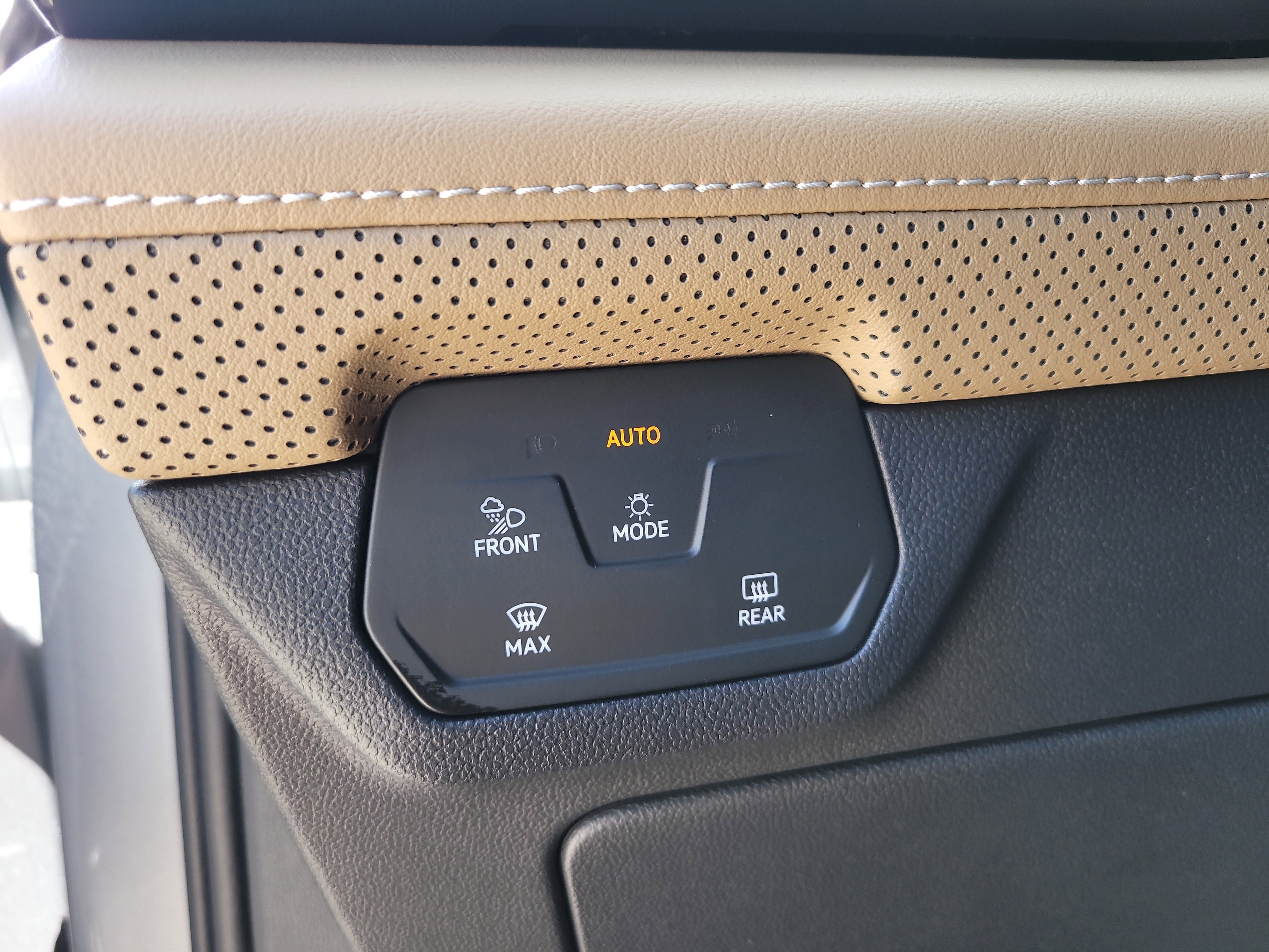 New 2026 Volkswagen Atlas Cross Sport SE image 31