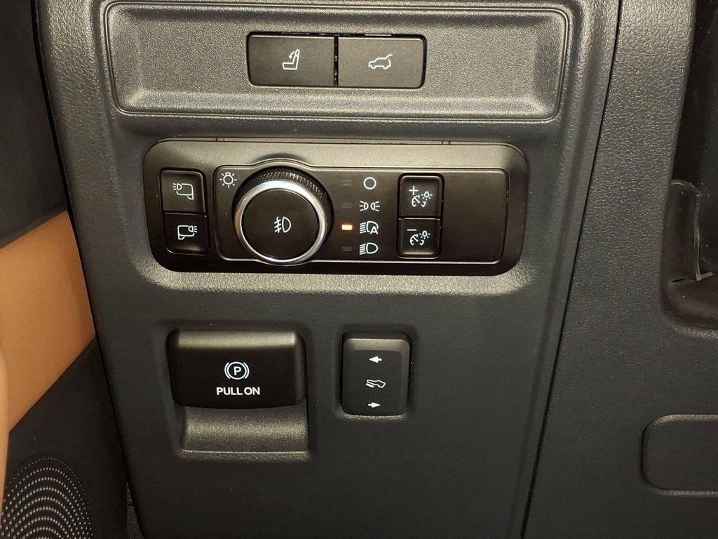 Used 2023 Ford Expedition Max Platinum AWD/4WD image 14