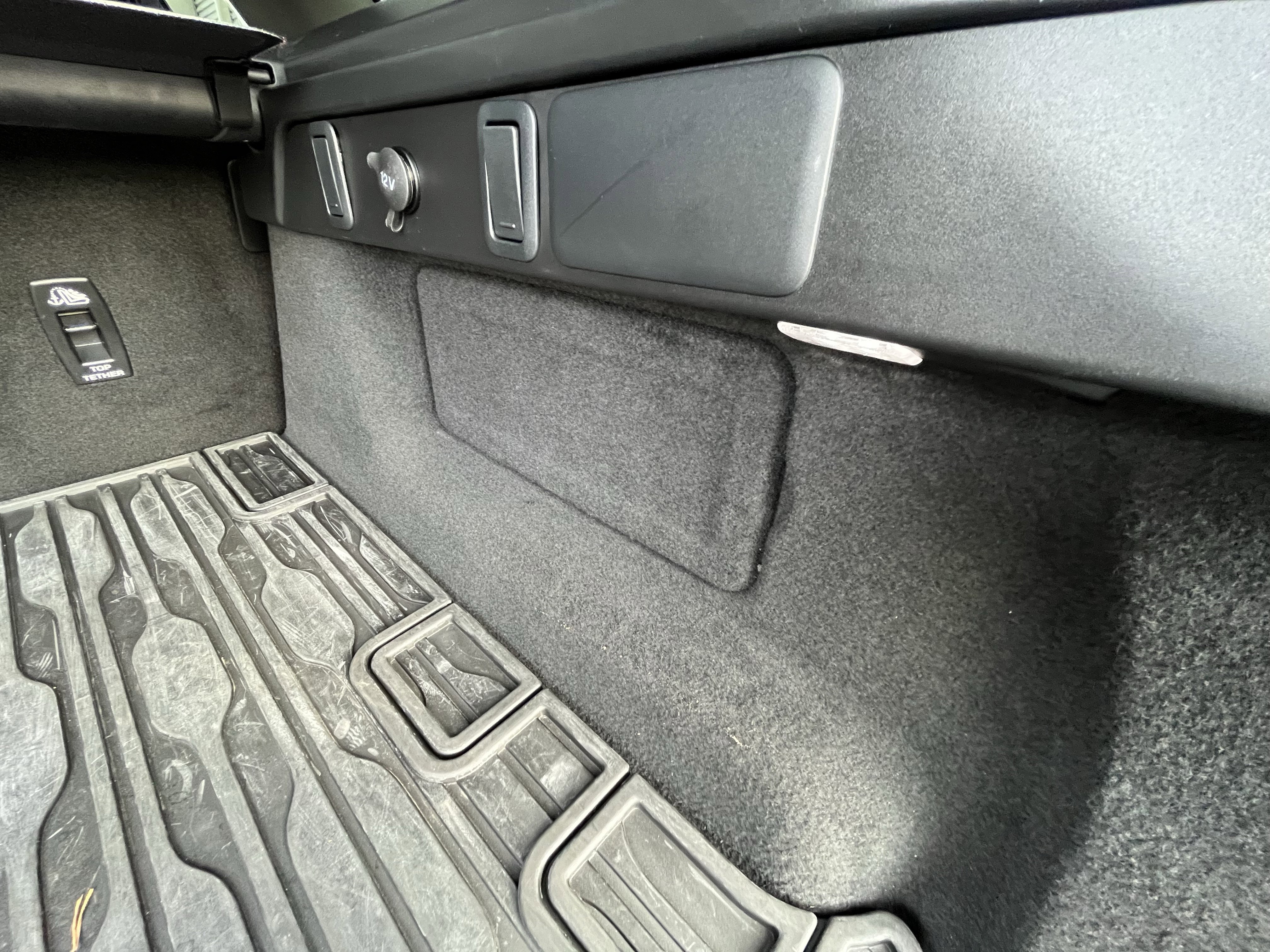 Certified 2024 Land Rover Range Rover Velar Dynamic SE image 35