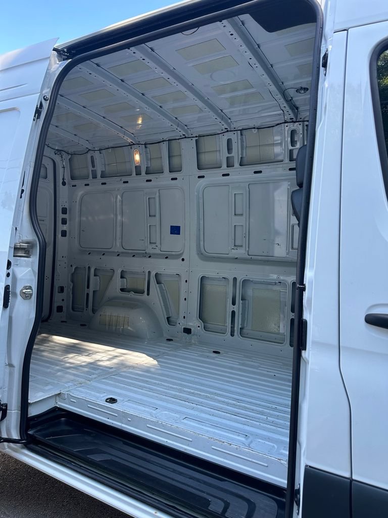 Used 2024 Mercedes-Benz Sprinter 2500 w/ Acoustic Package image 26