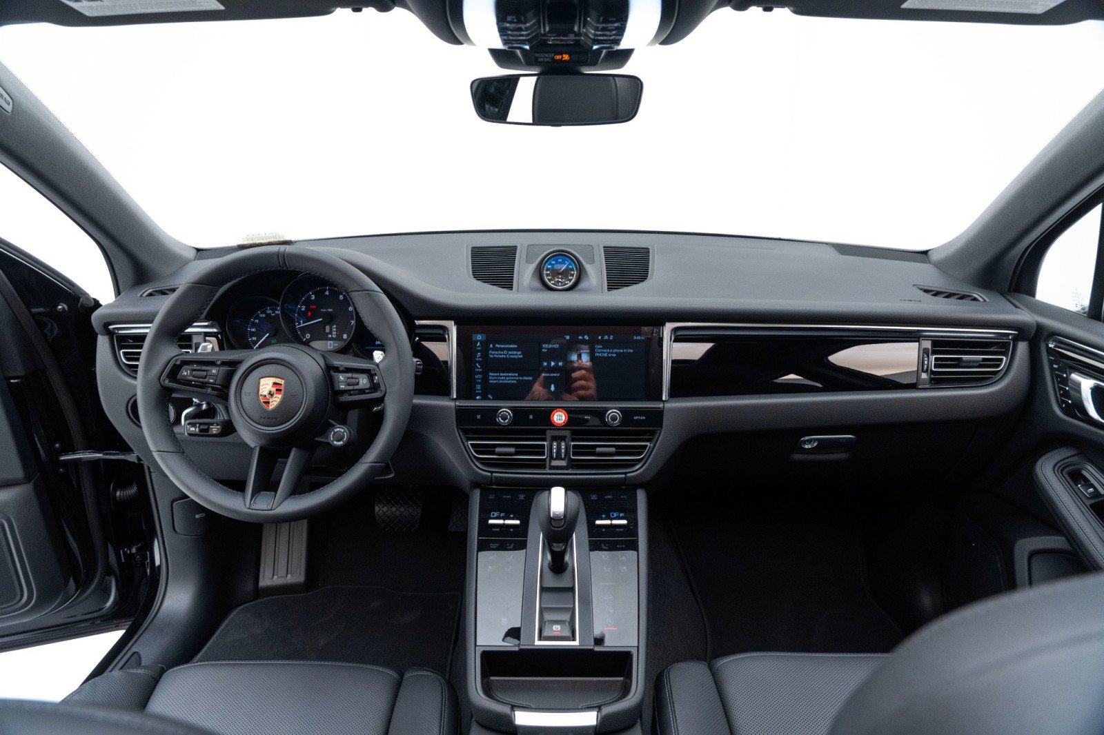 New 2025 Porsche Macan image 18