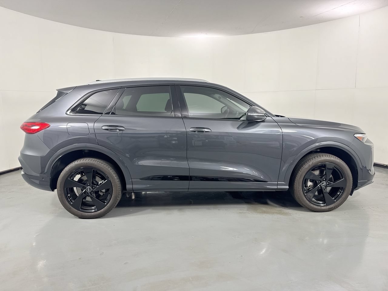 Used 2025 Audi Q5 Premium Plus w/ Premium Plus AWD/4WD image 38