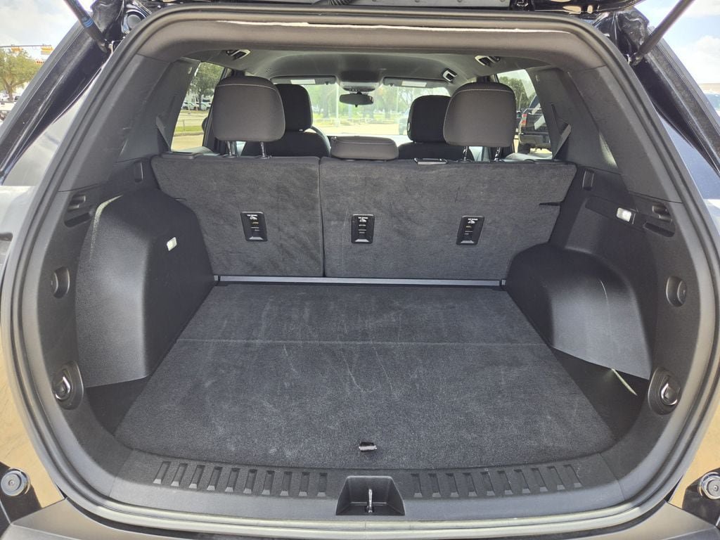 Used 2025 Chevrolet Equinox LT FWD image 28