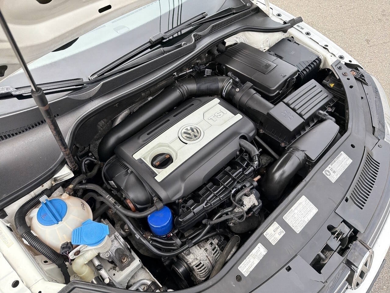 Used 2013 Volkswagen Eos Lux FWD image 12