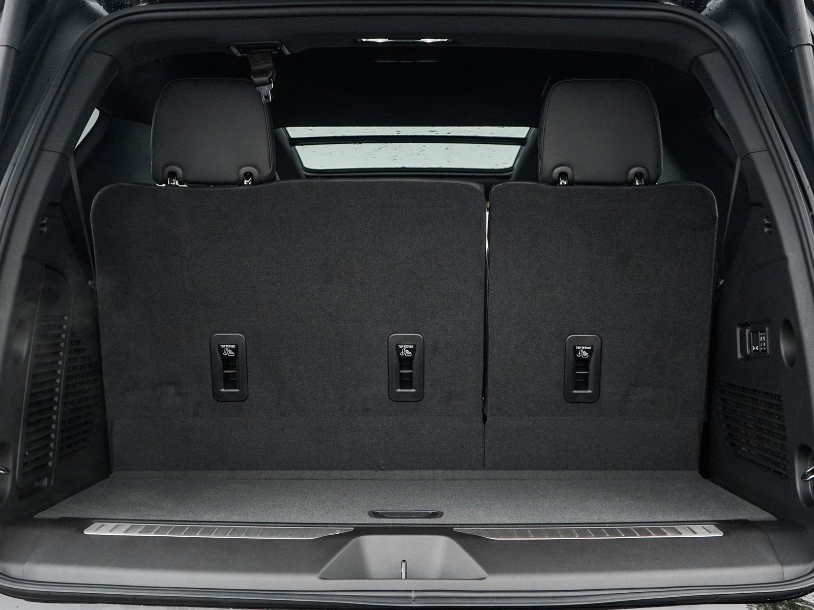 New 2027 GMC Yukon Denali w/ Sun & Power Step Package AWD/4WD image 8
