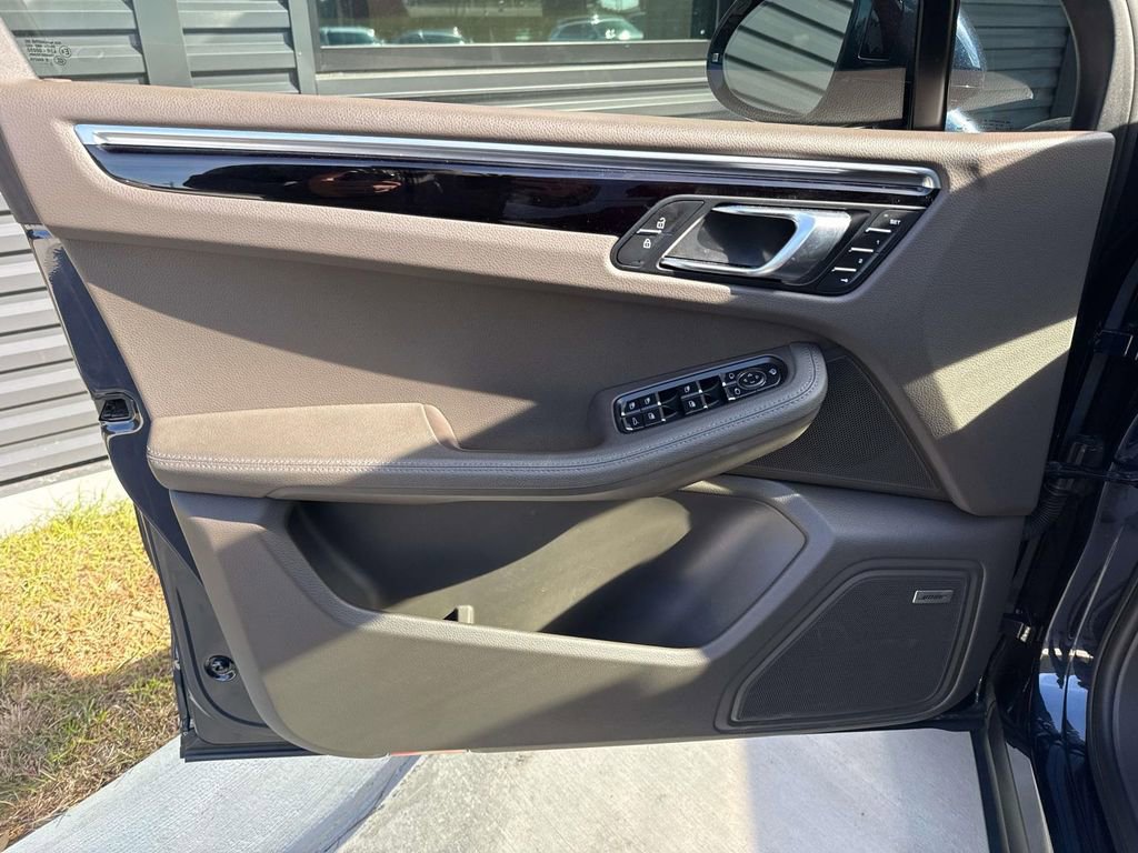 Certified 2023 Porsche Macan Turbo image 22