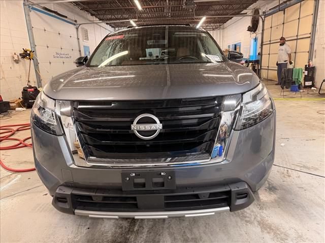 Used 2023 Nissan Pathfinder Platinum w/ Lighting Package (N93) AWD/4WD image 10
