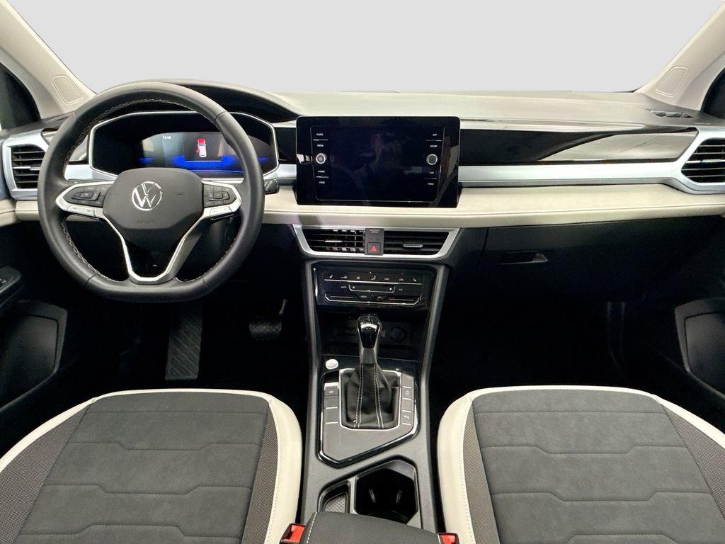 Used 2025 Volkswagen Taos SE w/ Panoramic Sunroof Package image 13