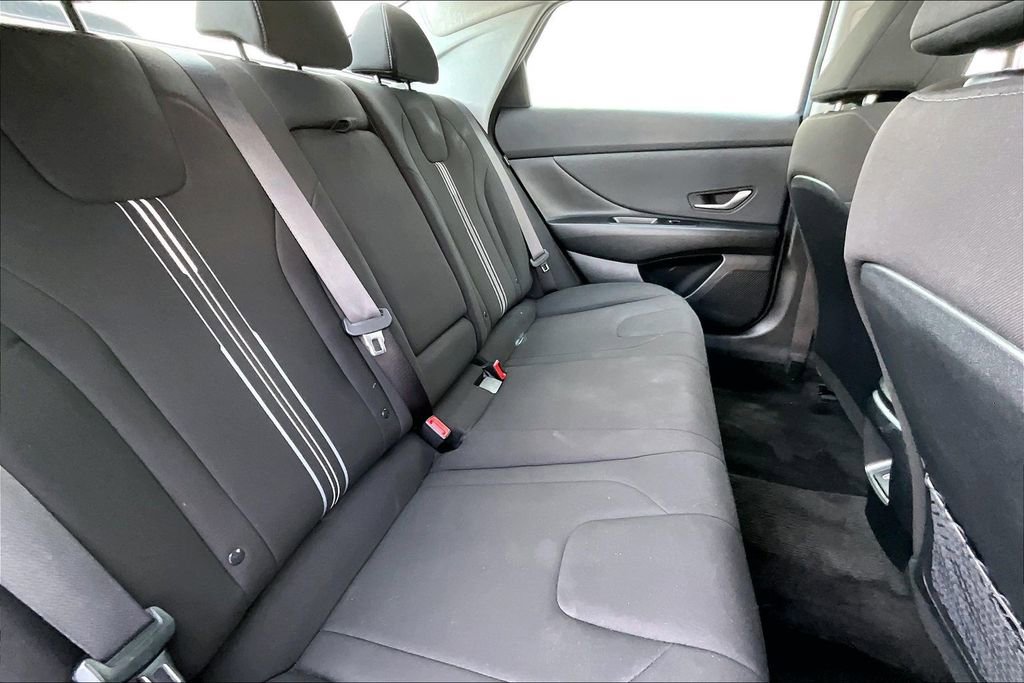 Used 2025 Hyundai Elantra SEL image 25