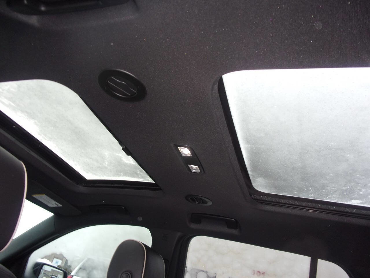 Used 2023 Chevrolet Traverse Premier image 16