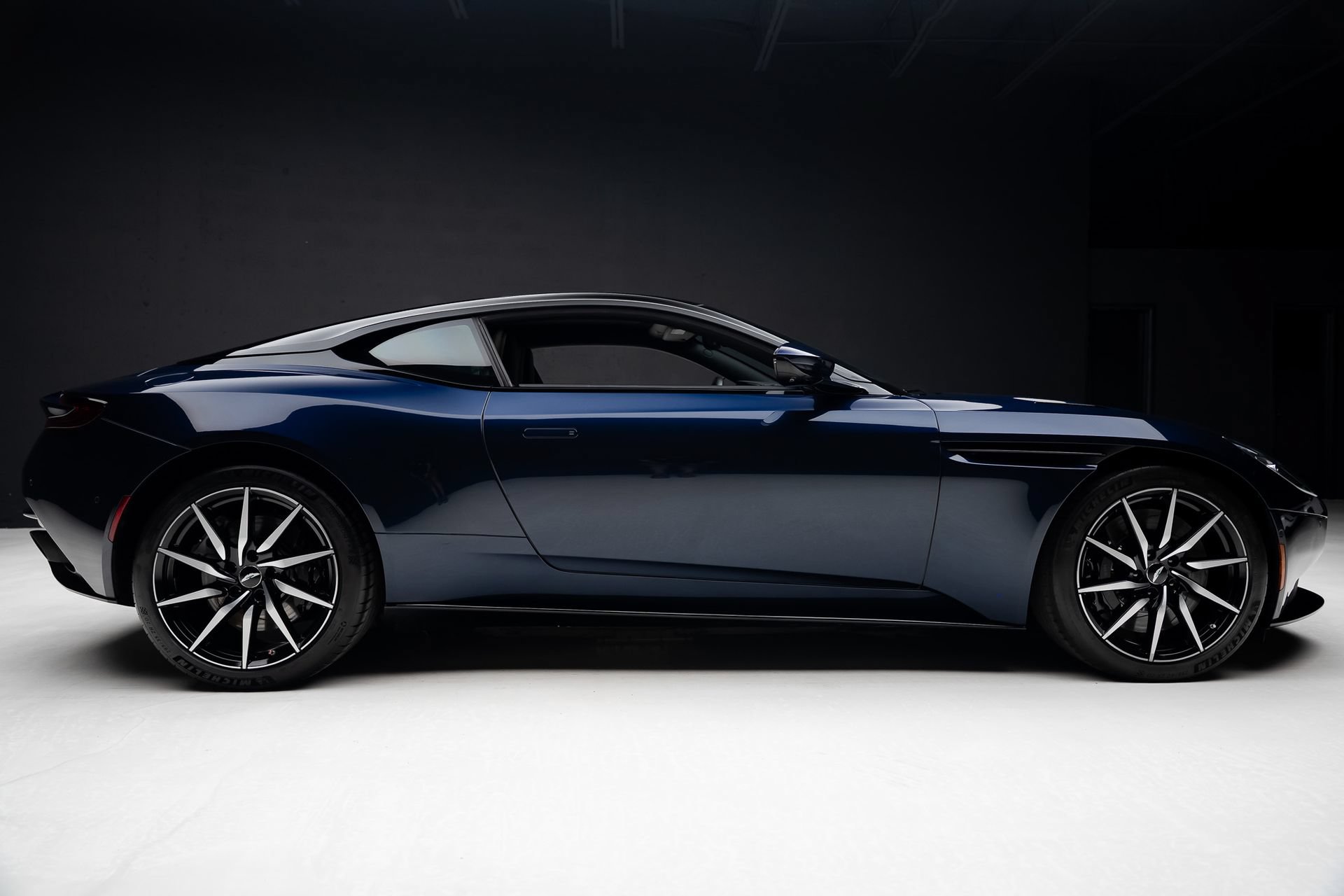 Used 2018 Aston Martin DB11 V12 RWD image 34
