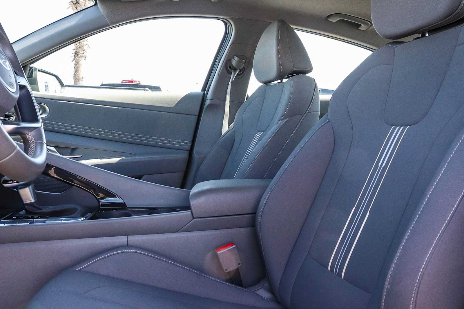 Used 2025 Hyundai Elantra SEL FWD image 27