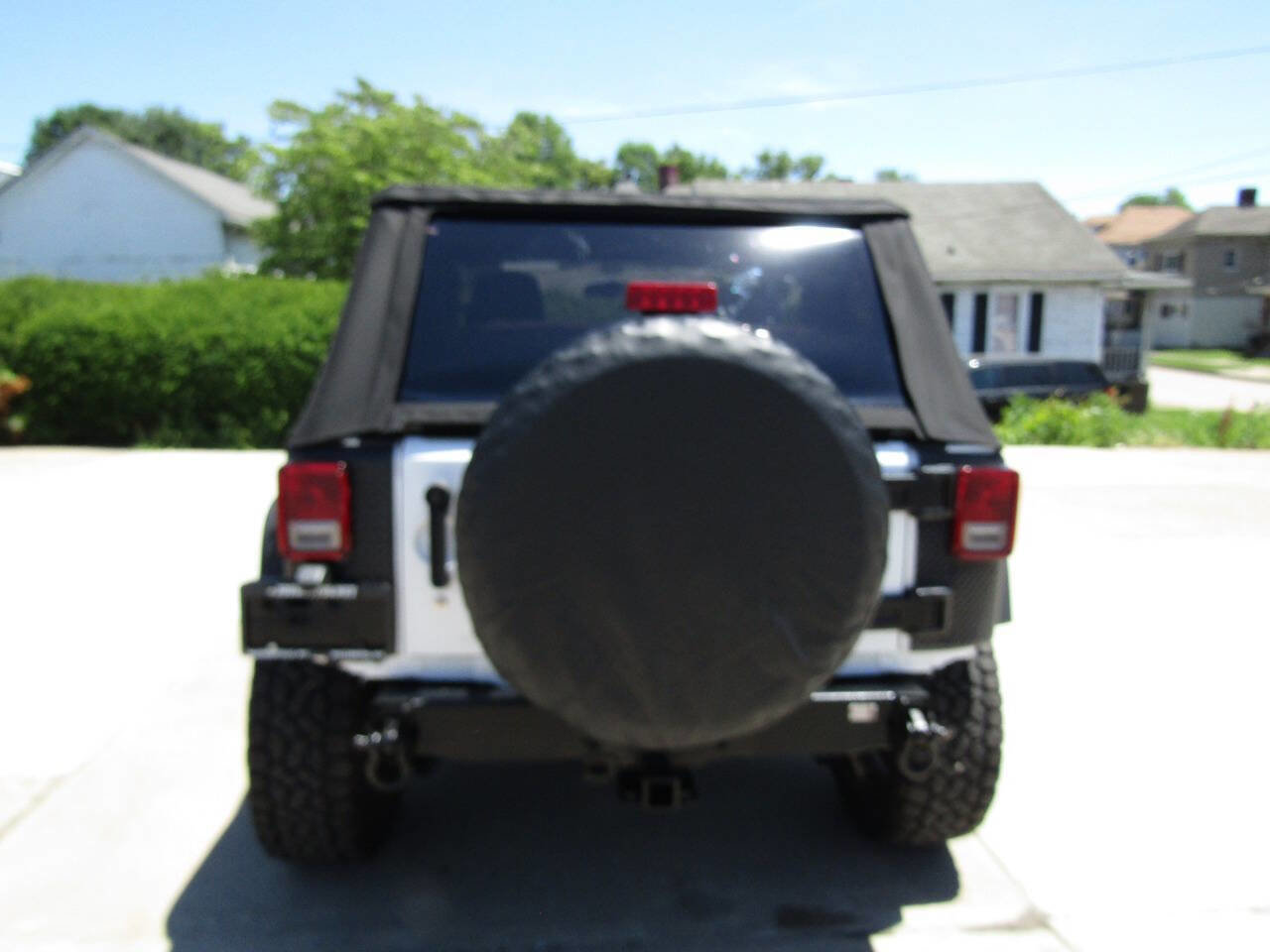 Used 2016 Jeep Wrangler Rubicon w/ Connectivity Group AWD/4WD image 4