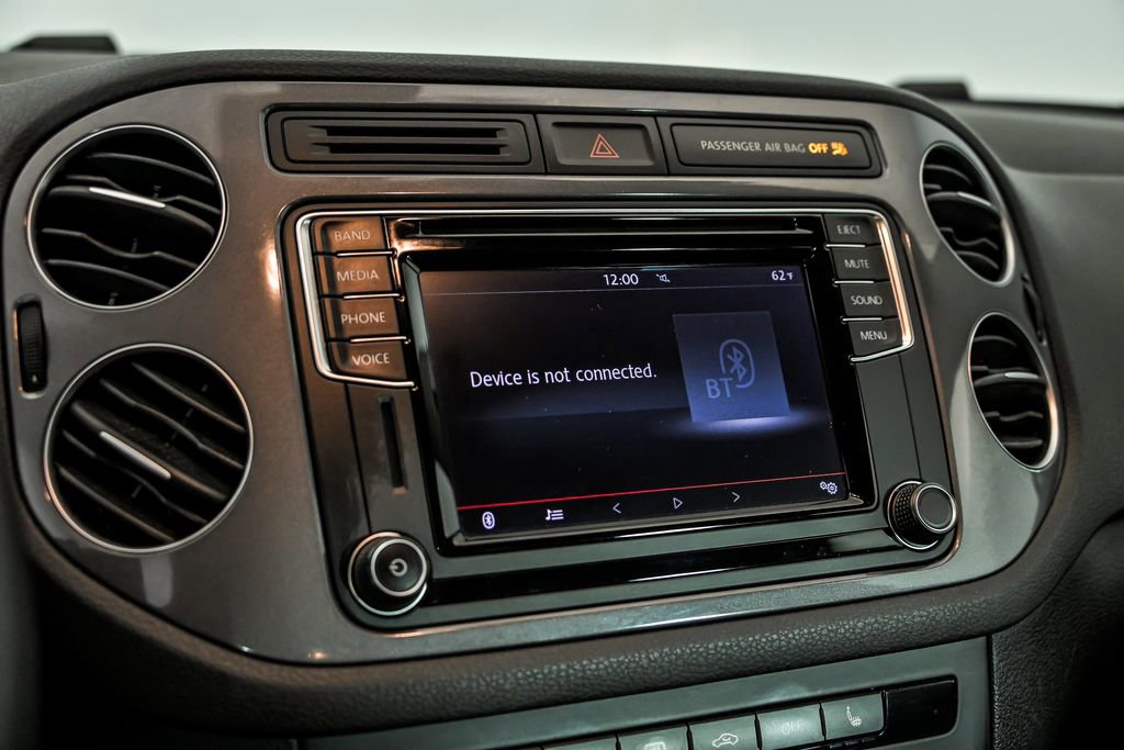 Used 2017 Volkswagen Tiguan S image 18