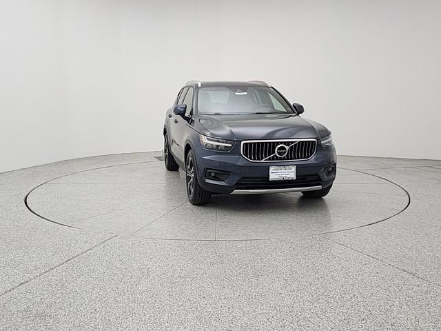 Certified 2022 Volvo XC40 T5 Inscription w/ Advanced Package AWD/4WD image 2