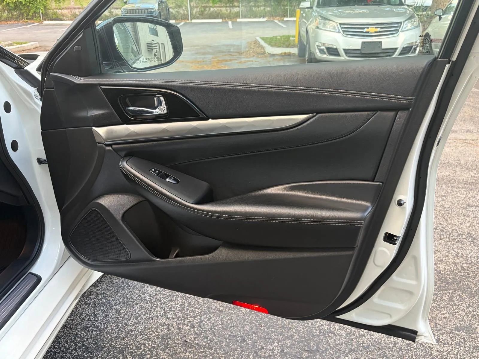 Used 2023 Nissan Maxima SV w/ Floor Mat Group FWD image 13