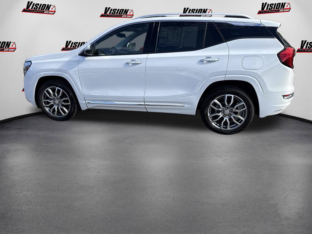Used 2024 GMC Terrain Denali w/ Denali Premium Package AWD/4WD image 8