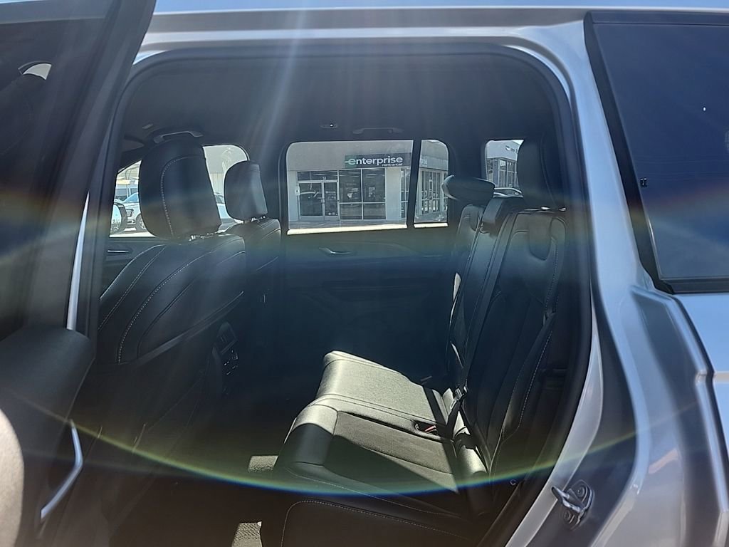 Used 2024 Jeep Grand Cherokee Altitude image 19