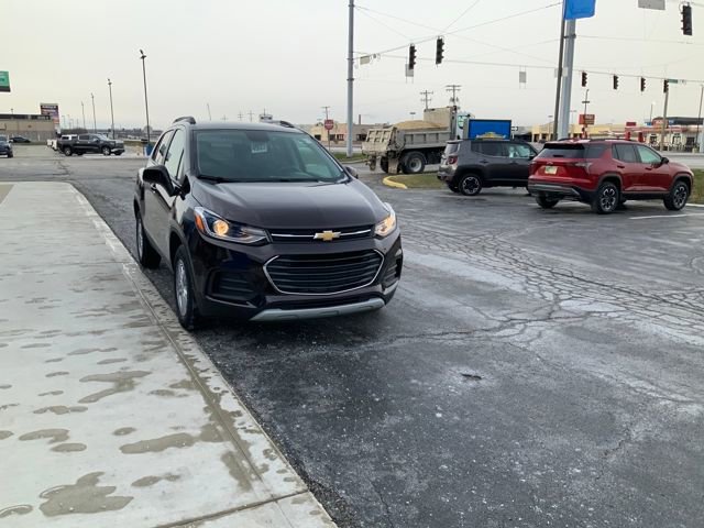 Used 2022 Chevrolet Trax LT w/ LT Convenience Package image 4