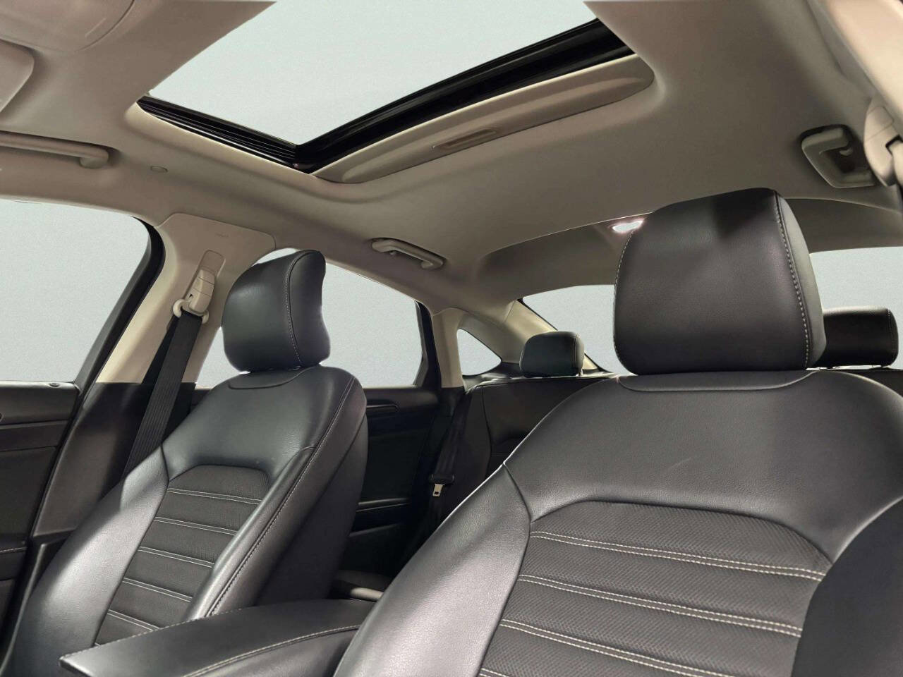 Used 2018 Ford Fusion SE w/ Equipment Group 601A image 12