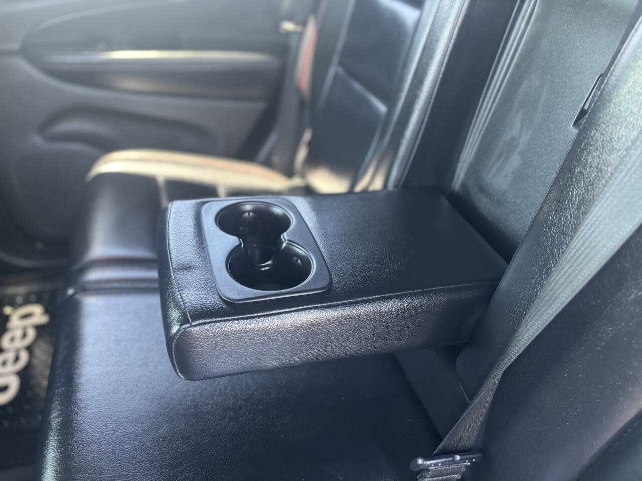 Used 2018 Jeep Grand Cherokee Laredo AWD/4WD image 20