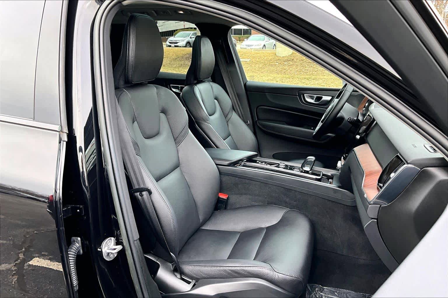 Certified 2023 Volvo XC60 B5 Plus w/ Climate Package image 8