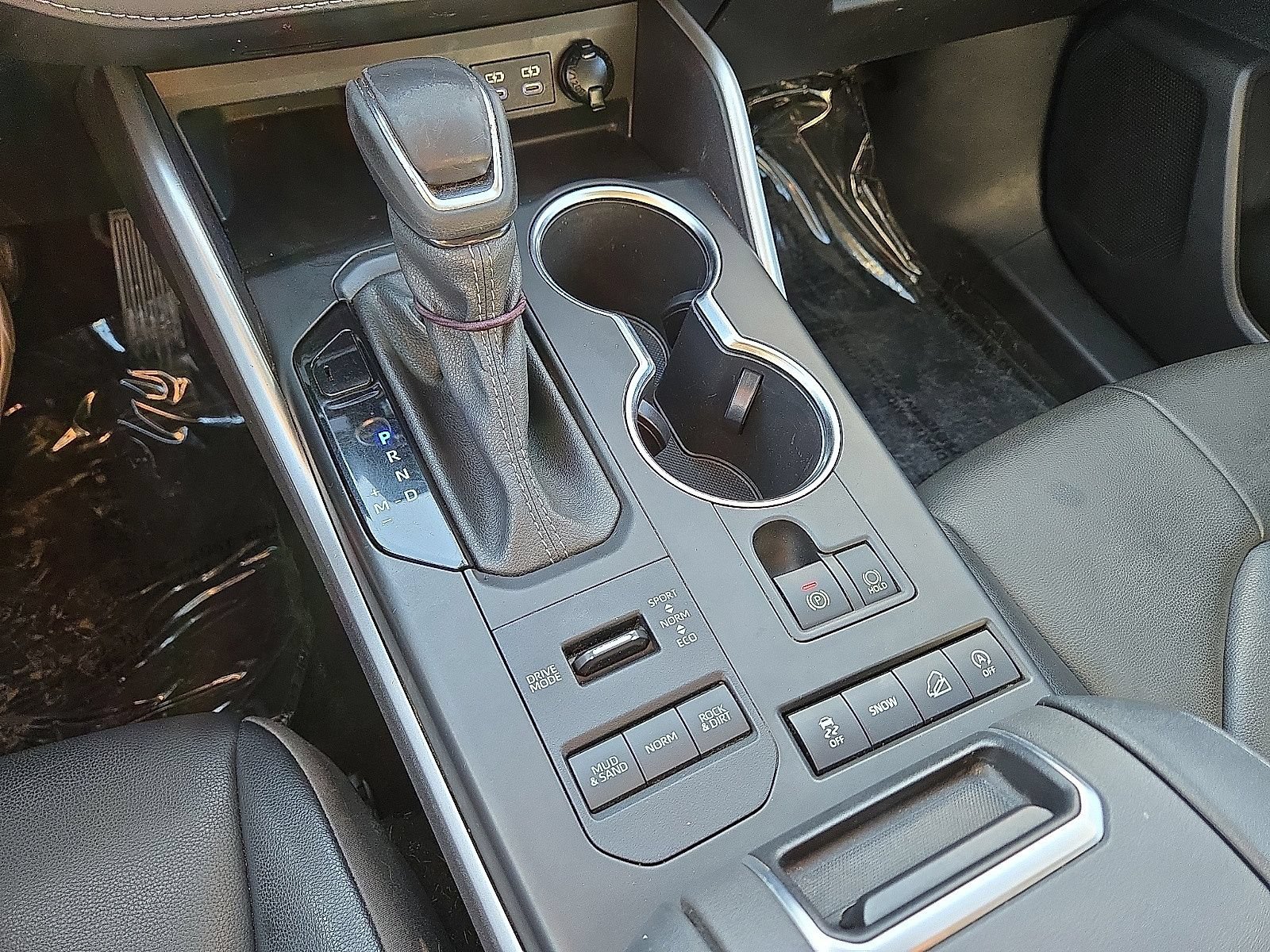 Used 2022 Toyota Highlander XLE AWD/4WD image 30