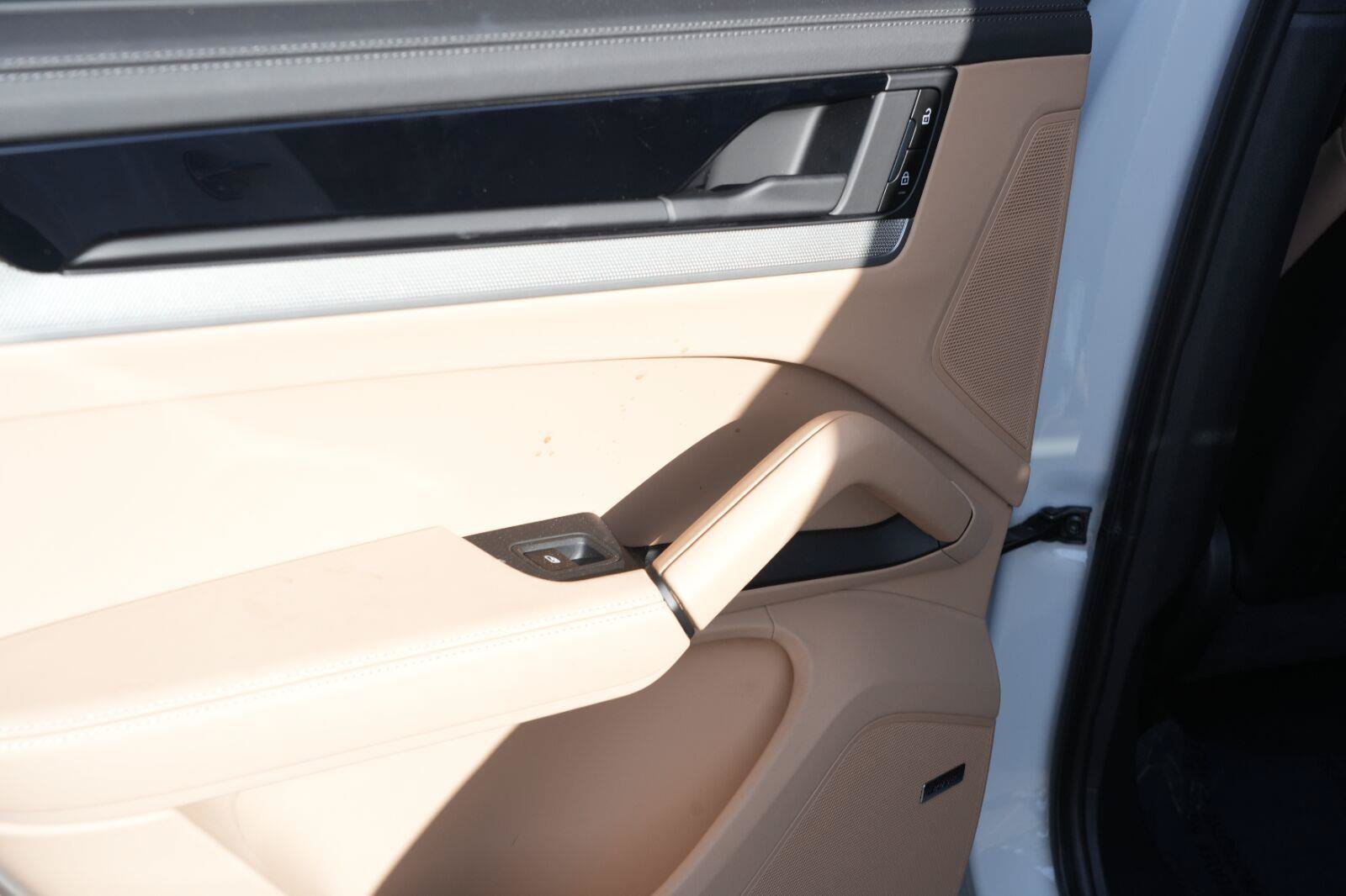 Used 2024 Porsche Cayenne AWD/4WD image 16