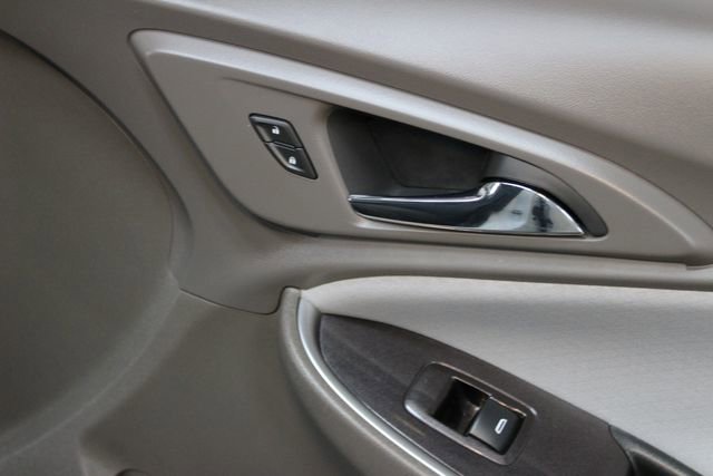 Used 2018 Chevrolet Malibu LS w/ LPO, Convenience Package 2 FWD image 9