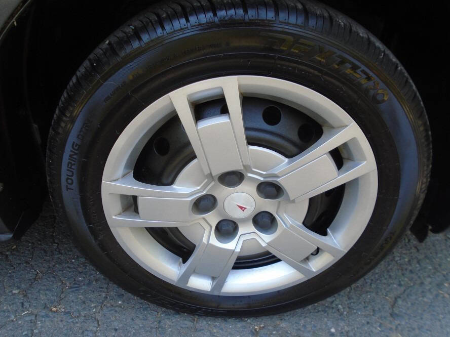 Used 2009 Pontiac Vibe w/ Preferred Package FWD image 31