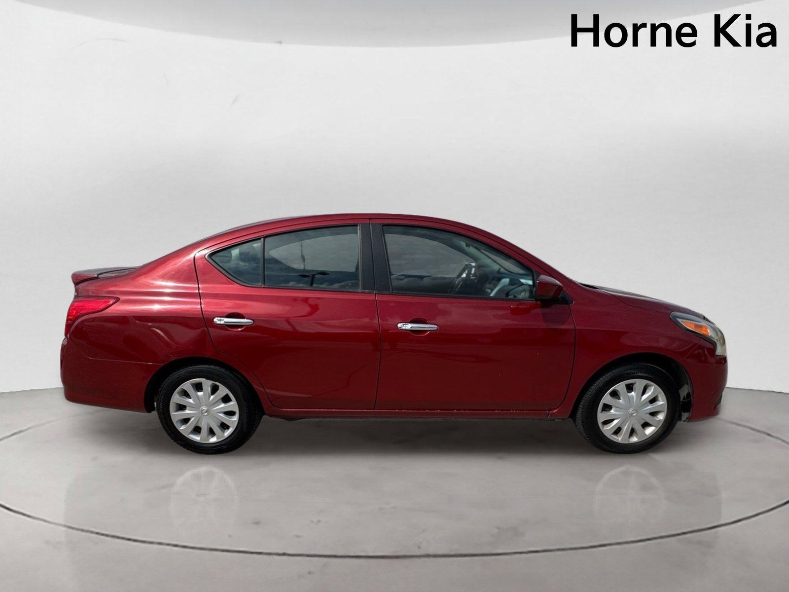 Used 2019 Nissan Versa SV FWD image 3